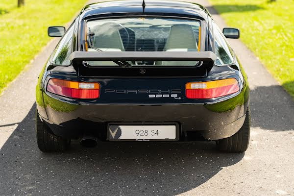 Porsche 928 S4