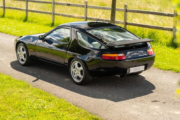 Porsche 928 S4