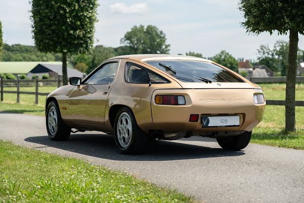 Porsche 928