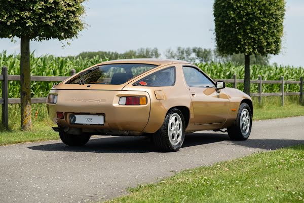 Porsche 928