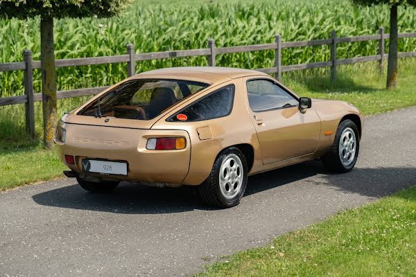 Porsche 928
