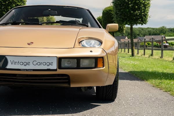 Porsche 928