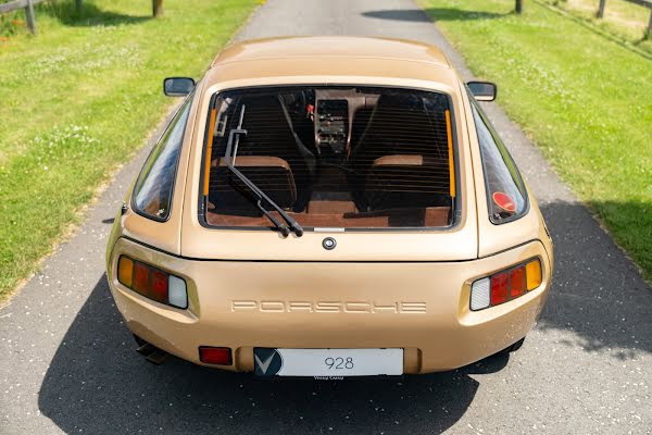 Porsche 928