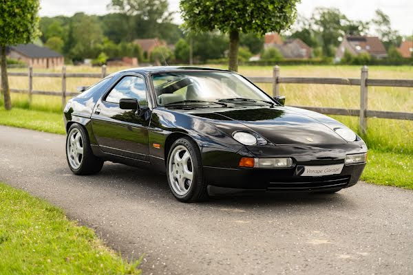 Porsche 928 S4