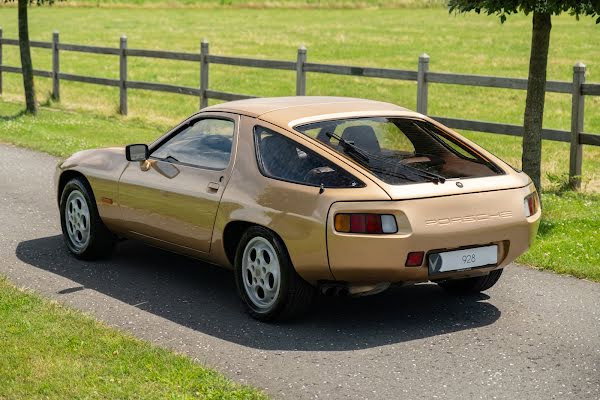 Porsche 928