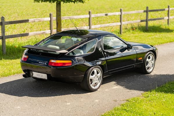 Porsche 928 S4
