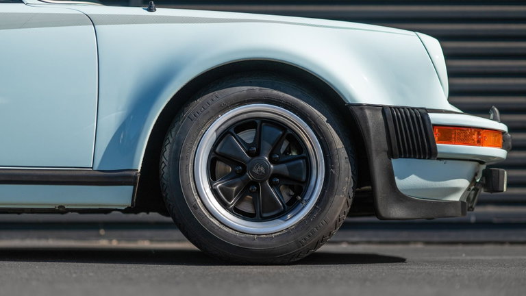 Porsche 911 Turbo 3.0 (US)