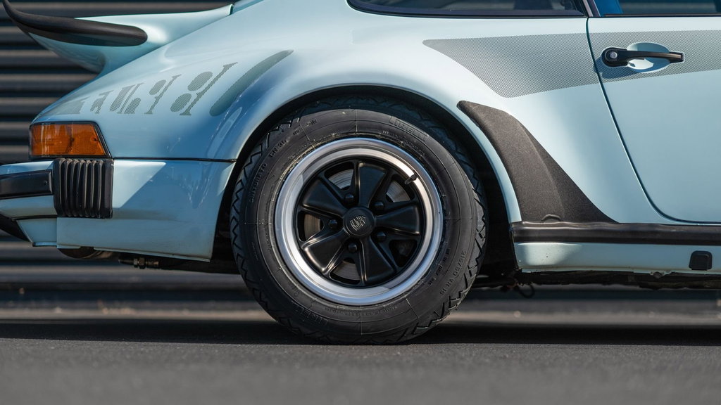 Porsche 911 Turbo 3.0 (US)