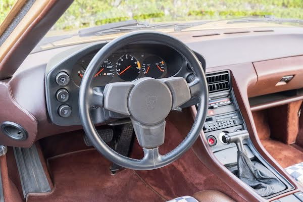Porsche 928