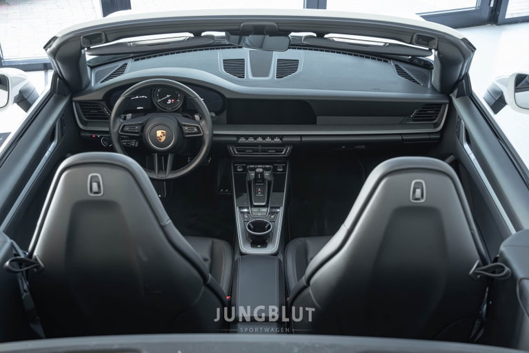 Porsche 992 Carrera