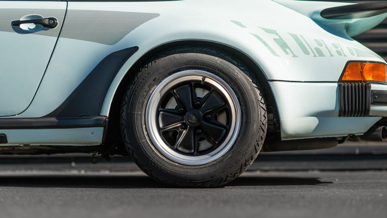 Porsche 911 Turbo 3.0 (US)