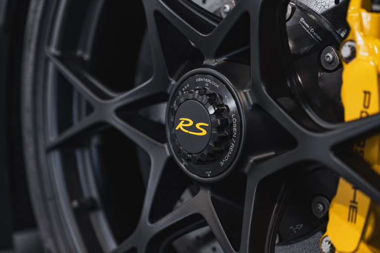 Porsche 718 Spyder RS