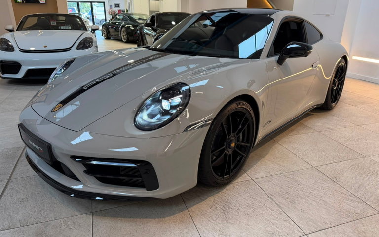 Porsche 992 Carrera 4 GTS