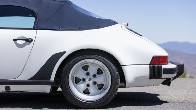 Porsche 911 Carrera 3.2 Speedster (US)