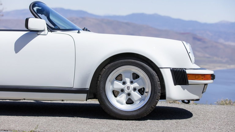 Porsche 911 Carrera 3.2 Speedster (US)