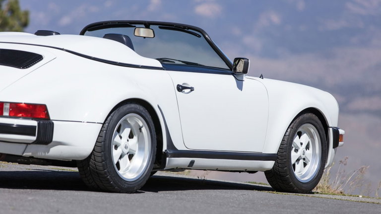 Porsche 911 Carrera 3.2 Speedster (US)