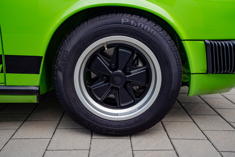 Porsche 911 Carrera 2.7