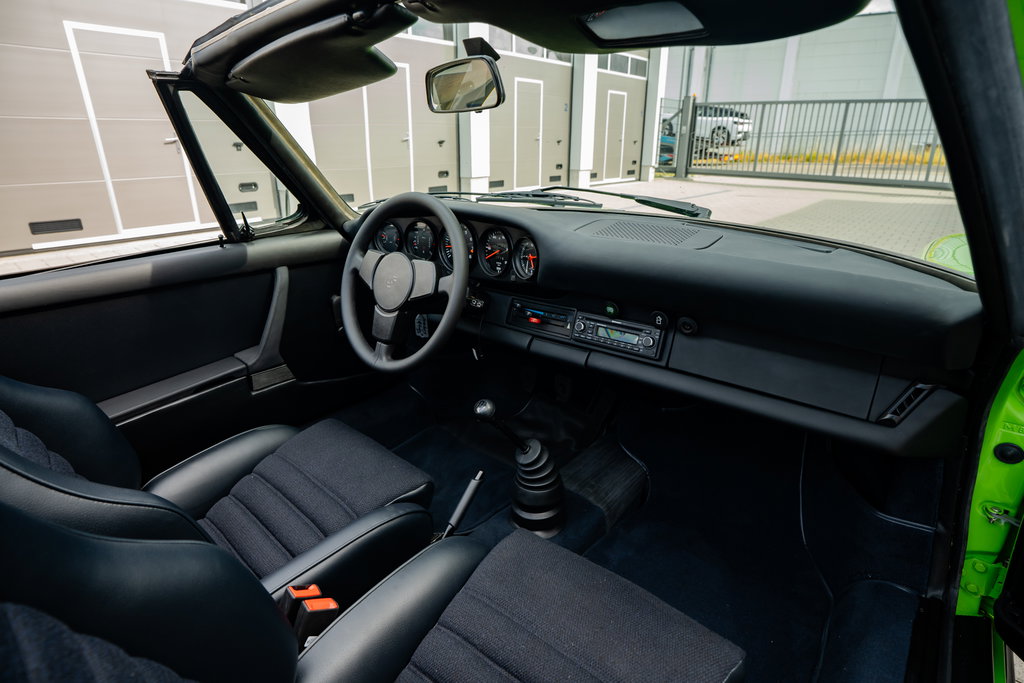 Porsche 911 Carrera 2.7