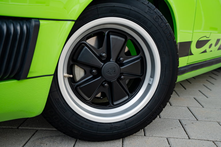 Porsche 911 Carrera 2.7