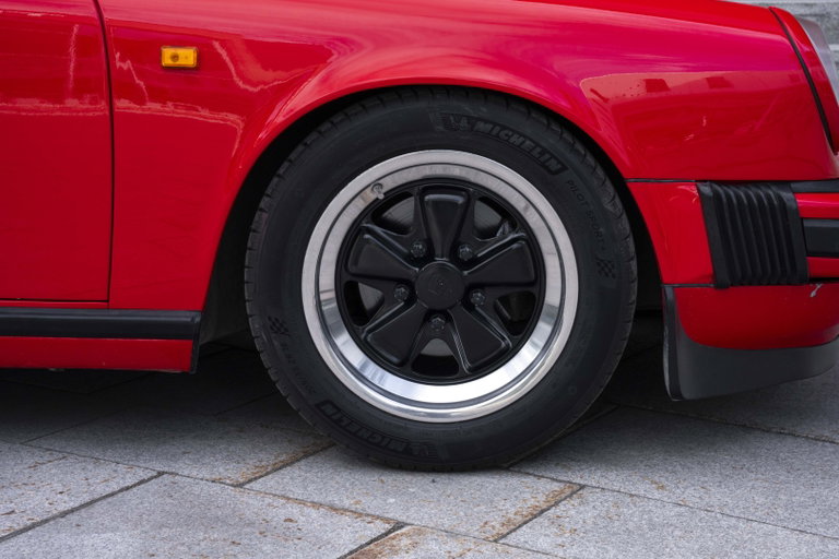 Porsche 911 Carrera 3.2