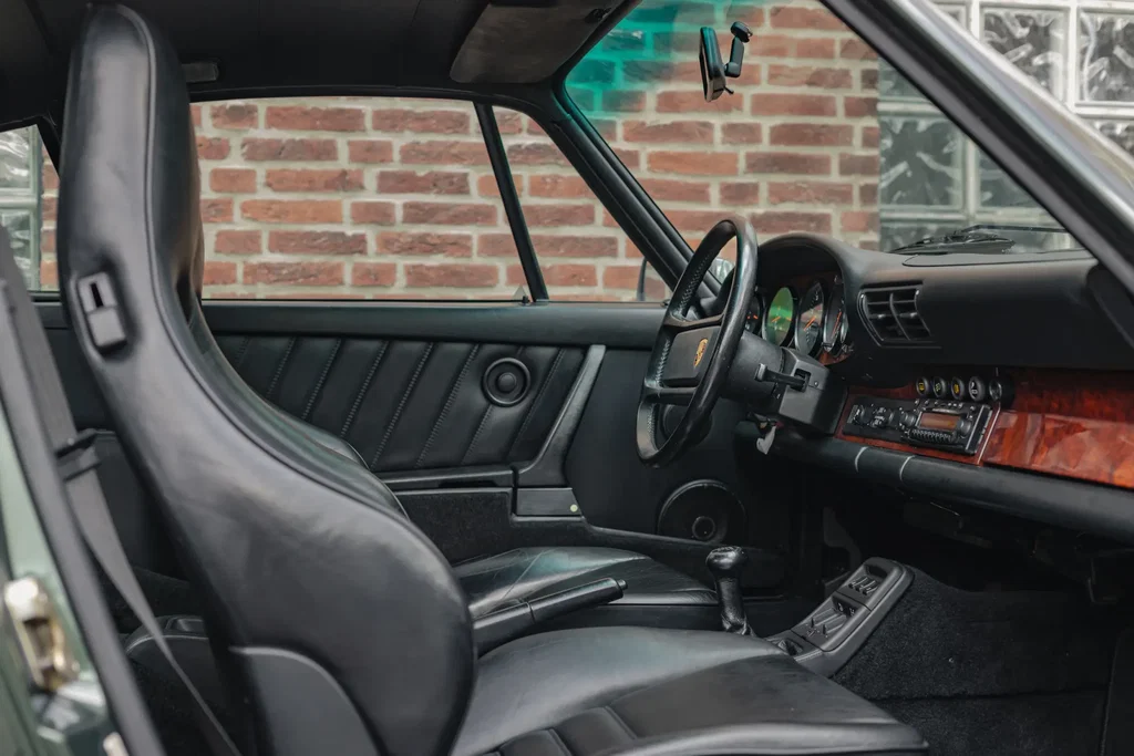 Porsche 964 Carrera 4