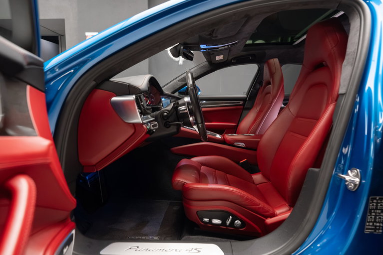 Porsche Panamera 4S