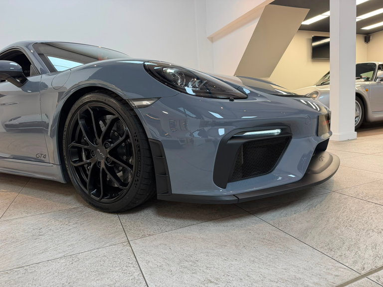Porsche 718 Cayman GT4
