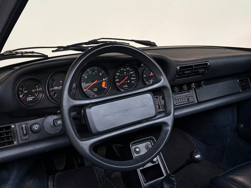 Porsche 911 Carrera 3.2