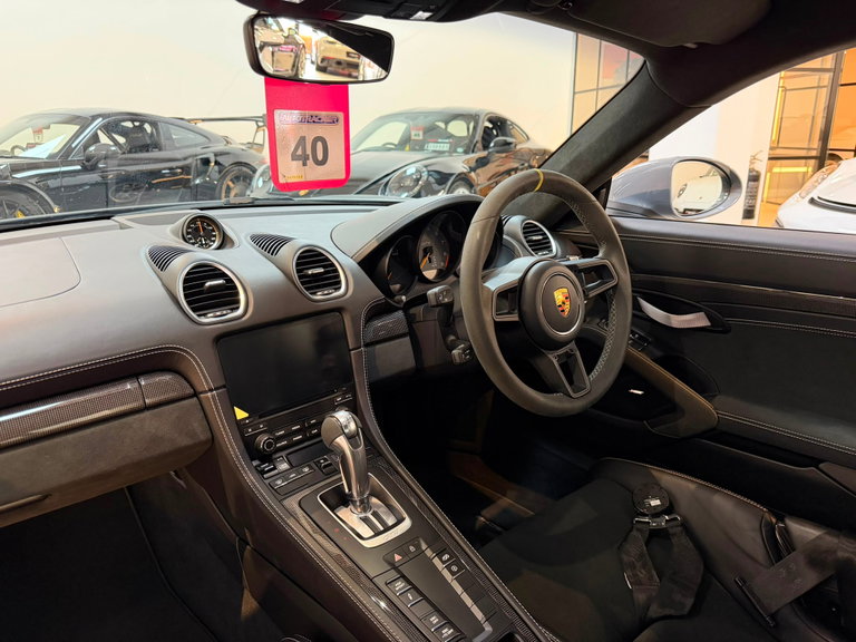 Porsche 718 Cayman GT4