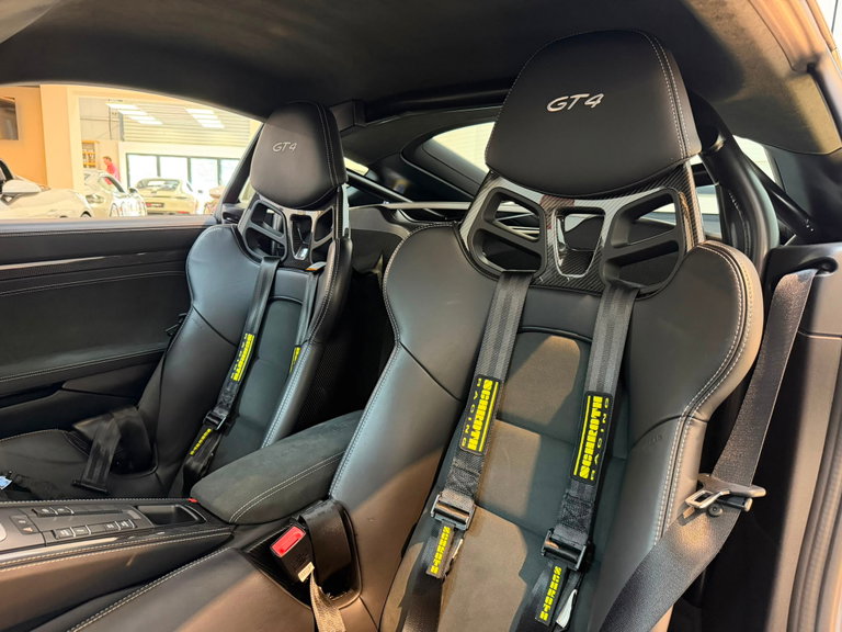 Porsche 718 Cayman GT4