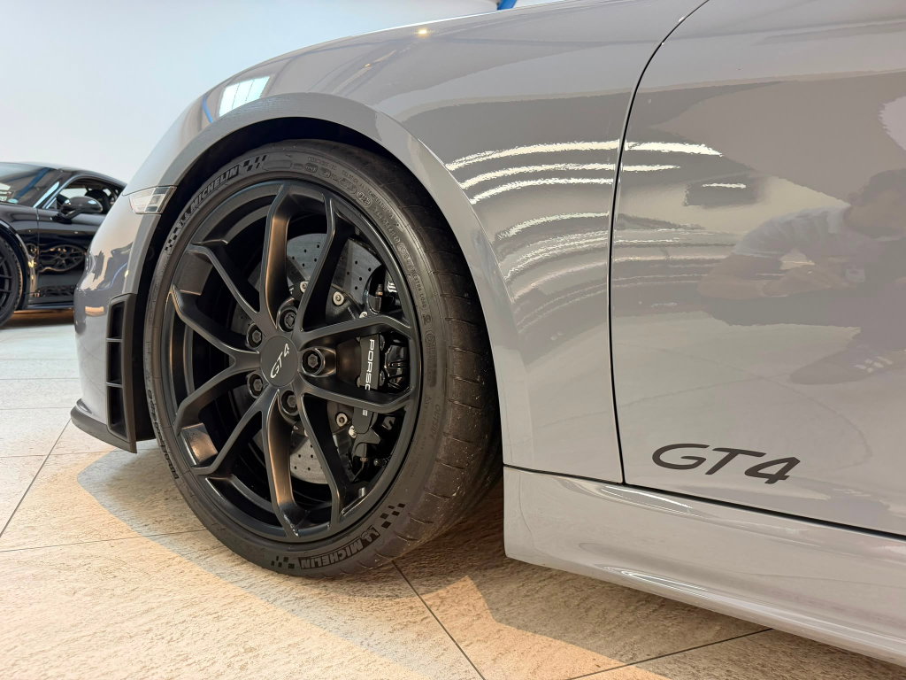 Porsche 718 Cayman GT4