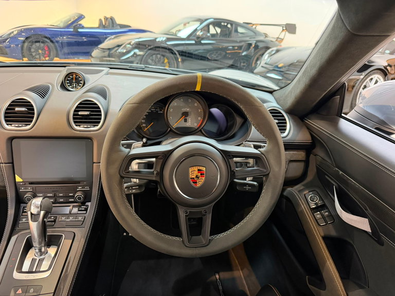 Porsche 718 Cayman GT4