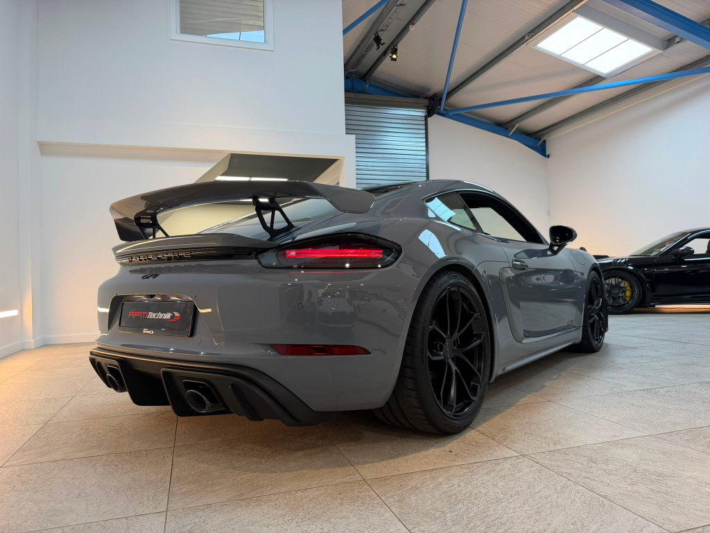 Porsche 718 Cayman GT4
