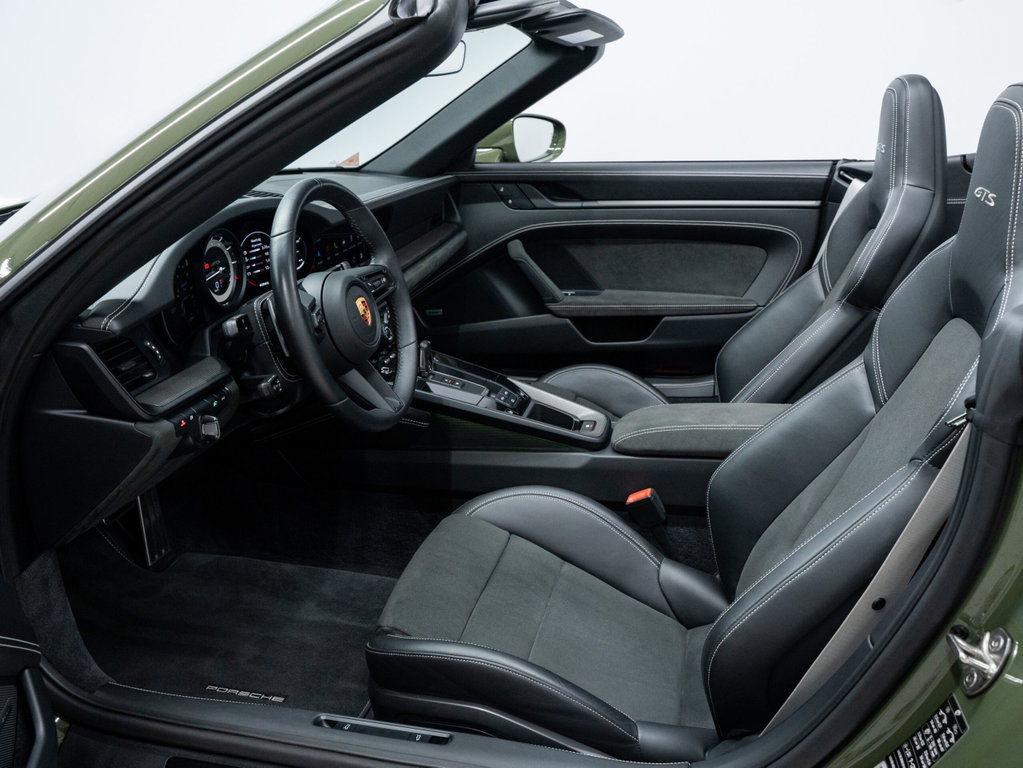 Porsche 992 Carrera 4 GTS