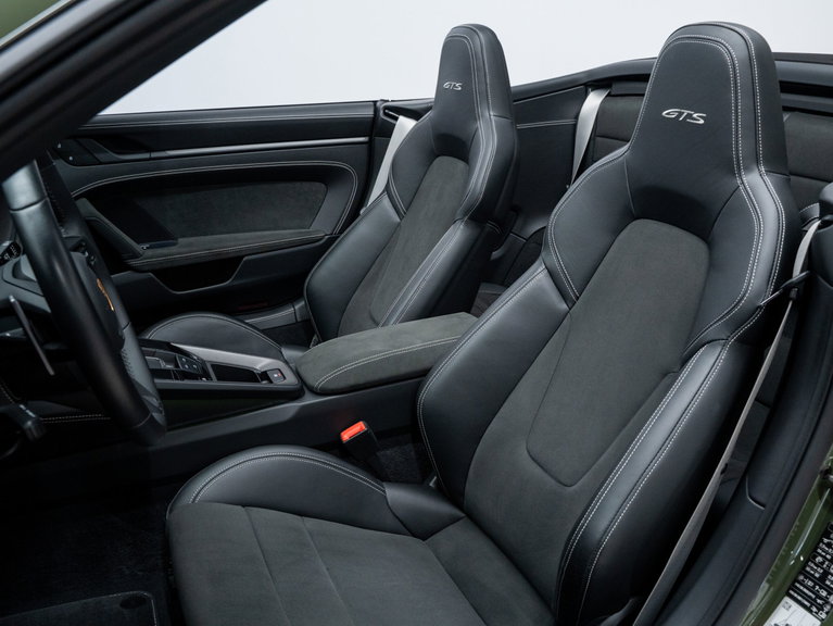 Porsche 992 Carrera 4 GTS