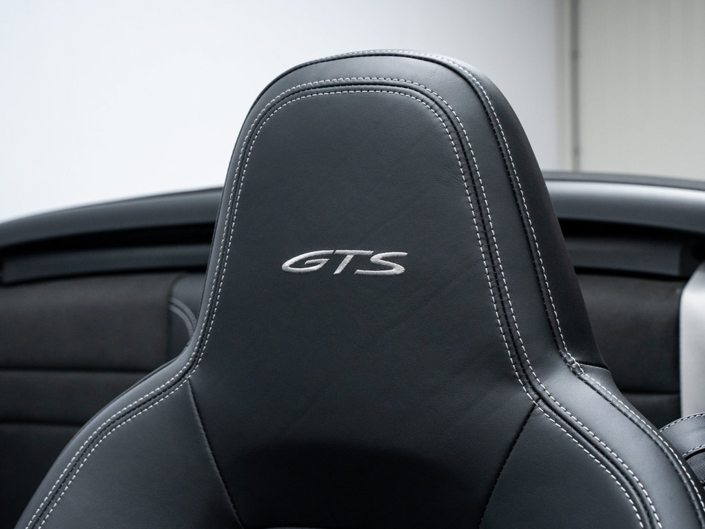 Porsche 992 Carrera 4 GTS