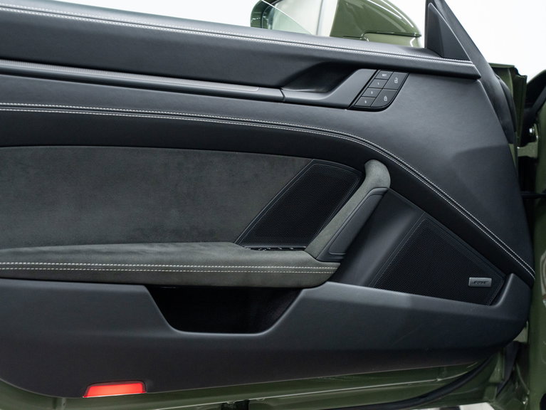 Porsche 992 Carrera 4 GTS