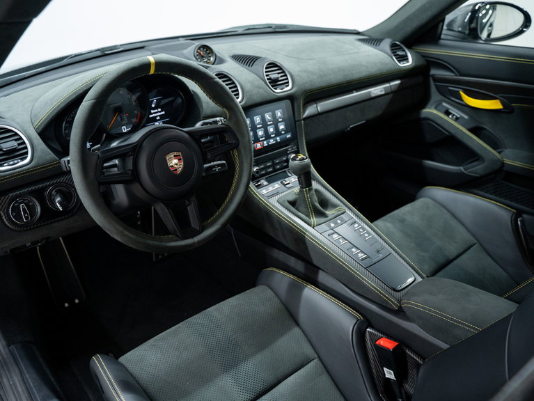 Porsche 718 Cayman GT4 RS