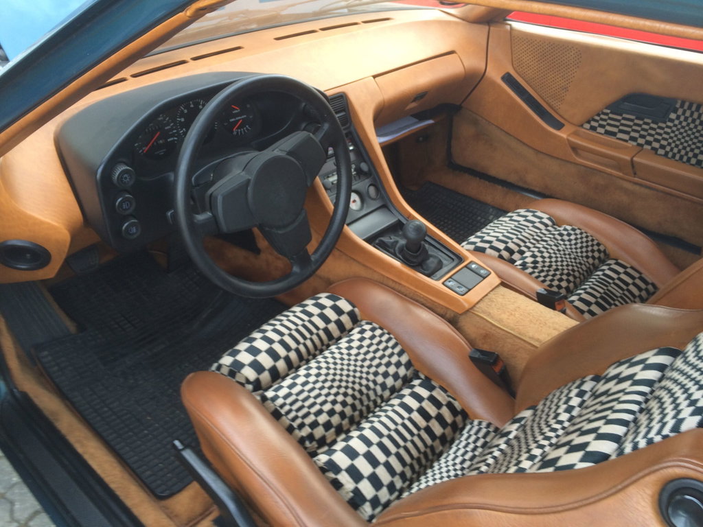 Porsche 928