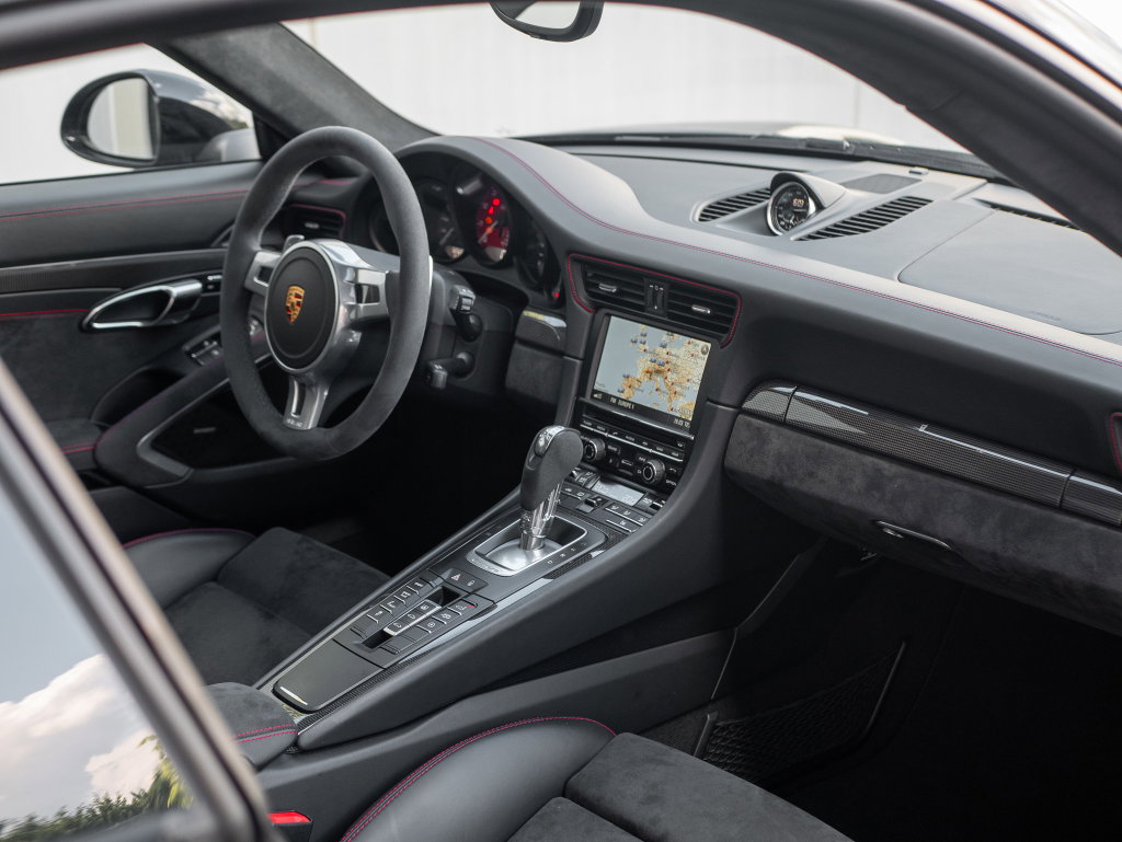 Porsche 991 Carrera 4 GTS