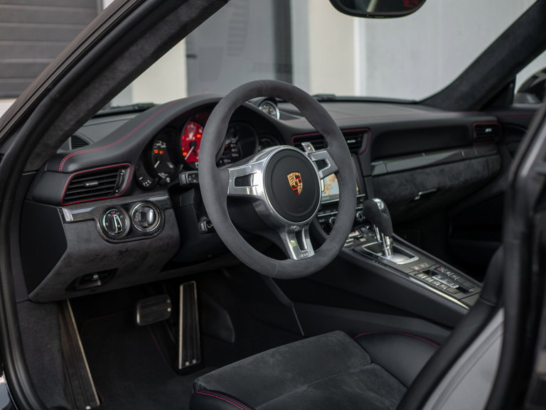 Porsche 991 Carrera 4 GTS