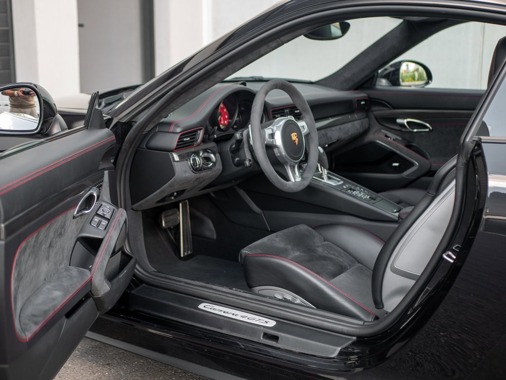 Porsche 991 Carrera 4 GTS