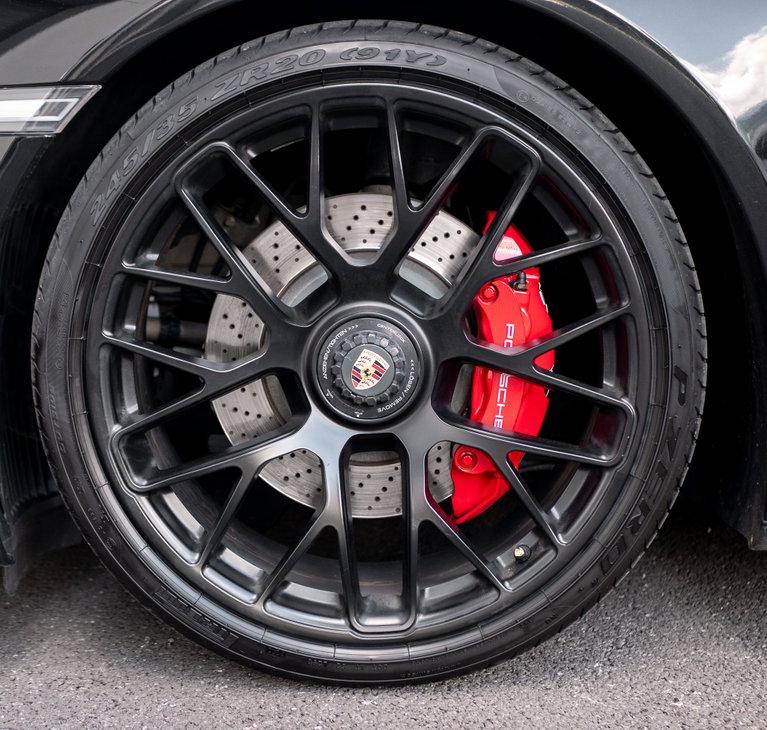 Porsche 991 Carrera 4 GTS