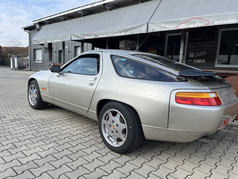 Porsche 928 GT
