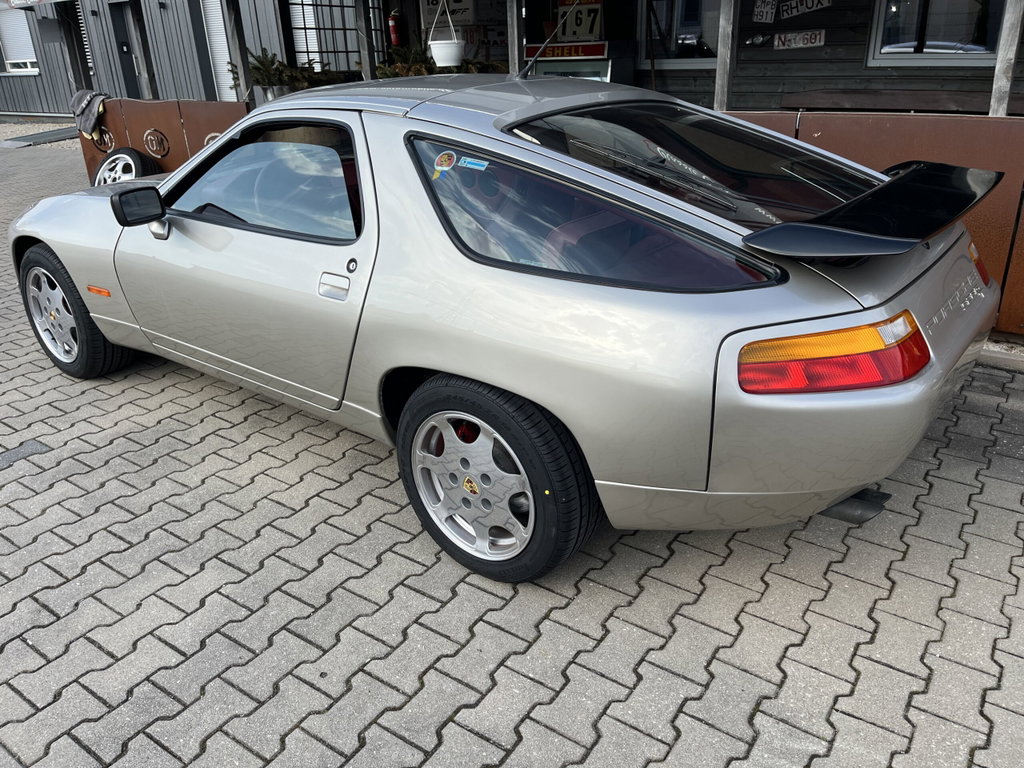 Porsche 928 GT