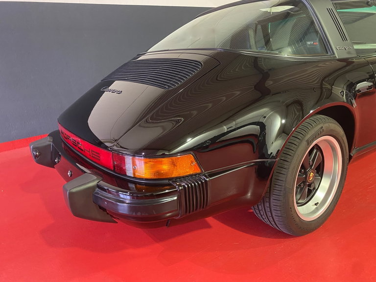 Porsche 911 Carrera 3.2 (US)