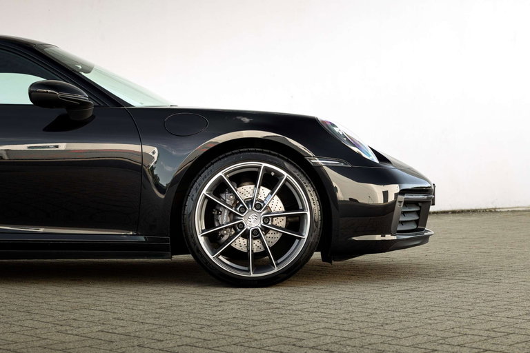 Porsche 992 Carrera