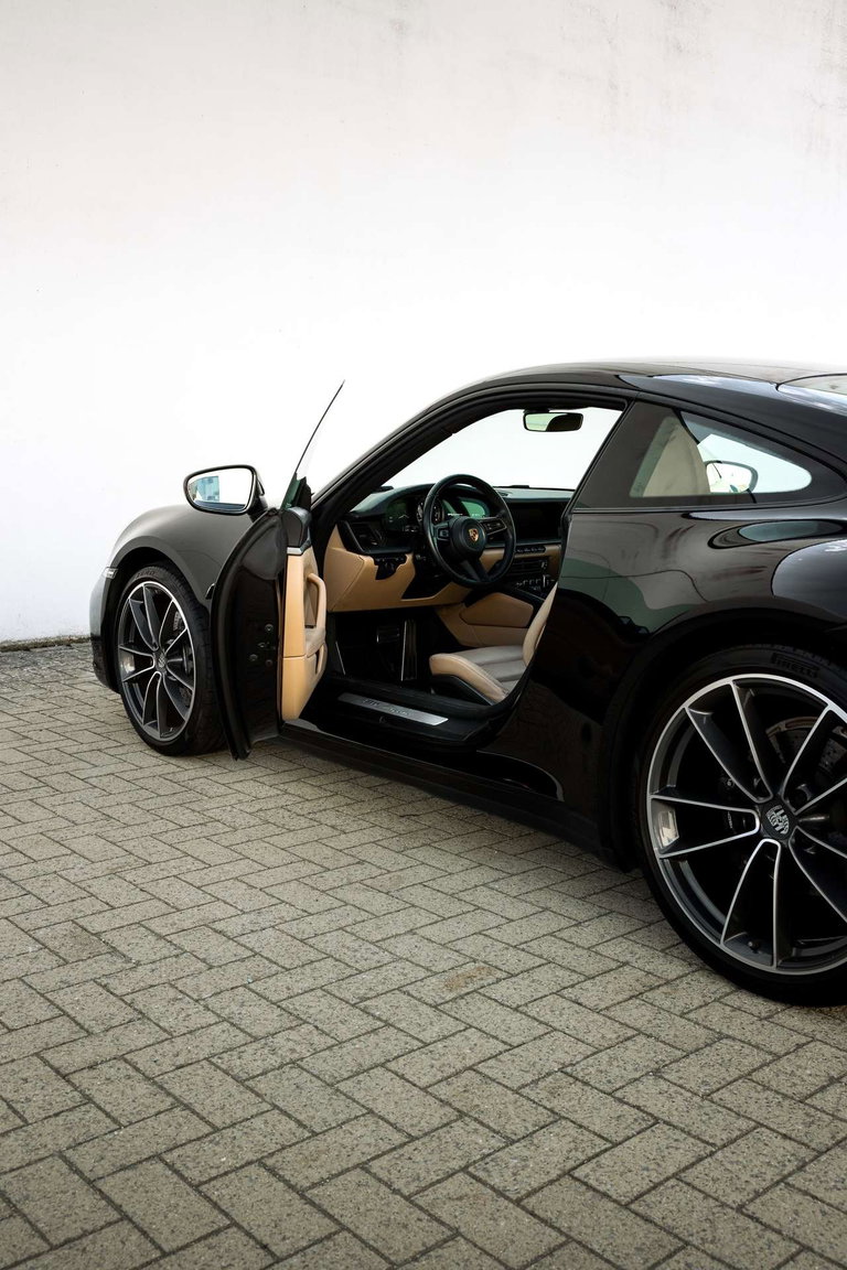 Porsche 992 Carrera