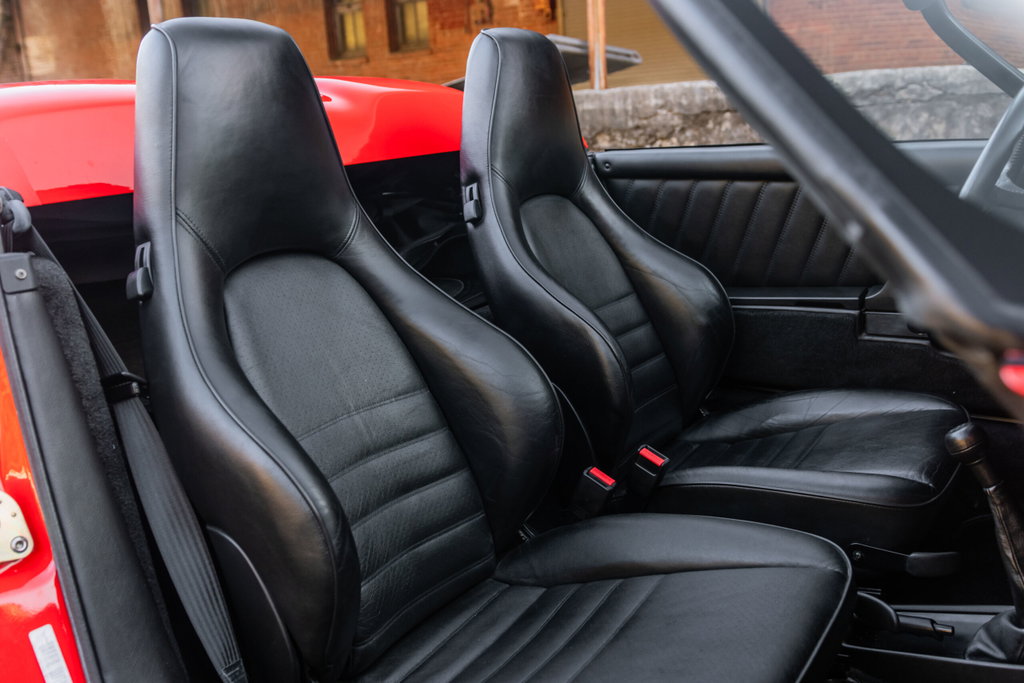 Porsche 911 Carrera 3.2 Speedster (US)