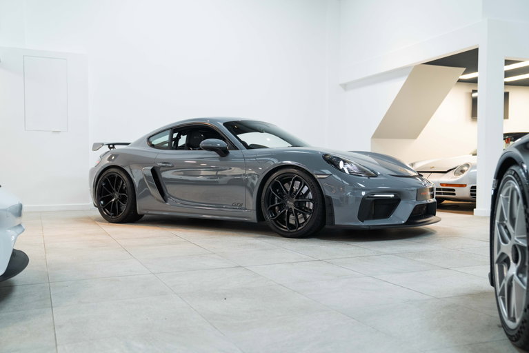 Porsche 718 Cayman GT4